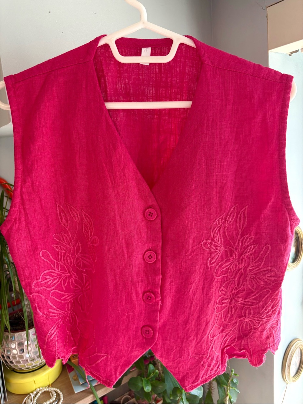 VINTAGE Sleeveless Embroidered V-Neck Top Hot Pink